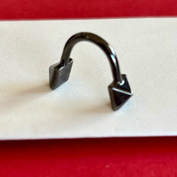 VALENTINO Unique Gunmetal Elegant Jewelry Piece - Picture 3 of 16